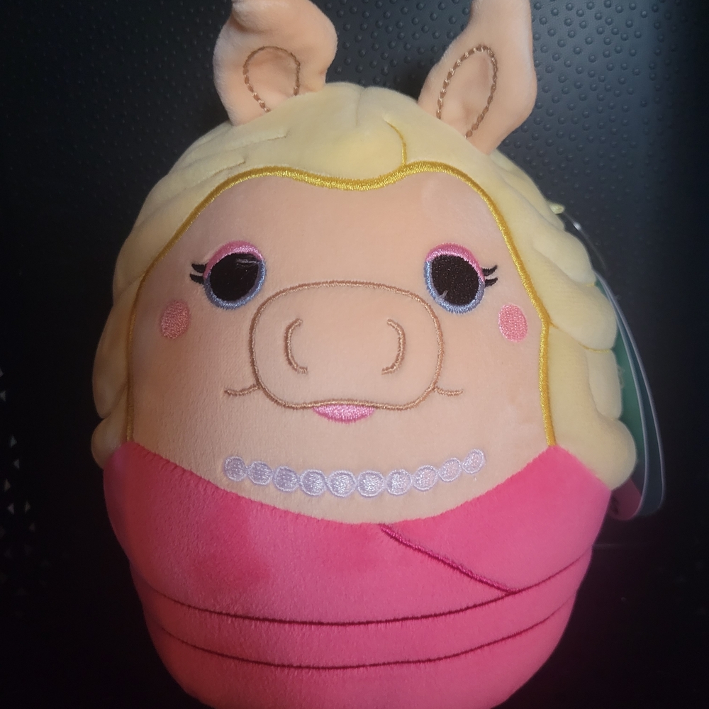 NEW SQUISHMALLOW 8" Disney The Muppets Miss Piggy Pink Pearls